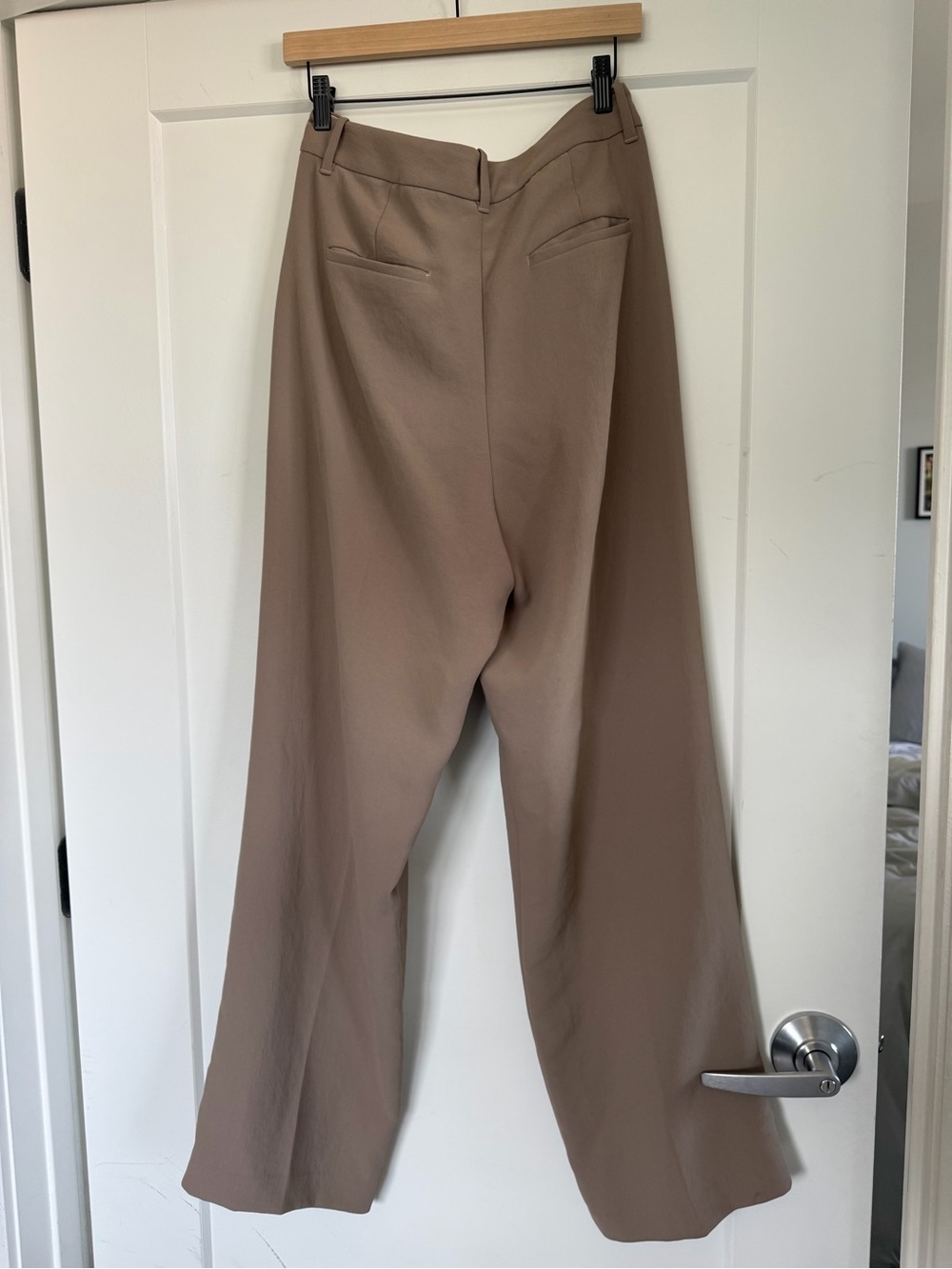 Aritzia Babaton The Effortless Pant Crepette Wide Leg Taupe Beige - Picture 3 of 7